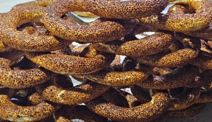 Manisa’da merhum belediye başkanları adına ücretsiz simit dağıtıldı