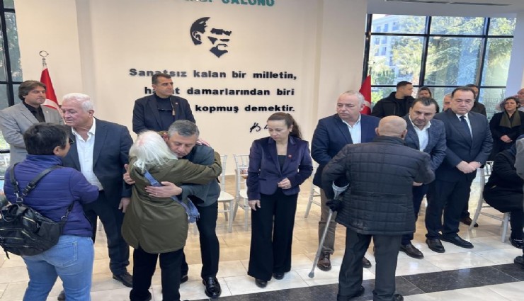 Özgür Özel, Gülşah Durbay için Manisa’da taziyeleri kabul etti