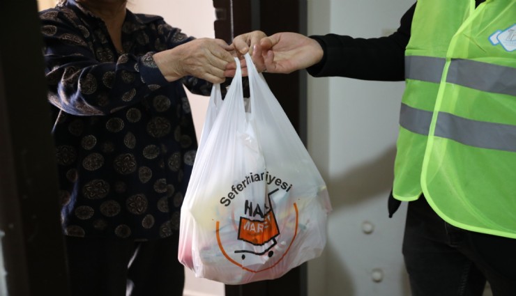 Seferihisar’da yeni yılın adı: 300 aileye yılbaşı paketi desteği