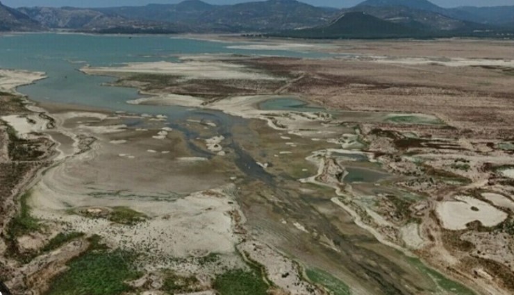Tahtalı Barajı can çekişiyor: Su seviyesi 0.17'ye düştü