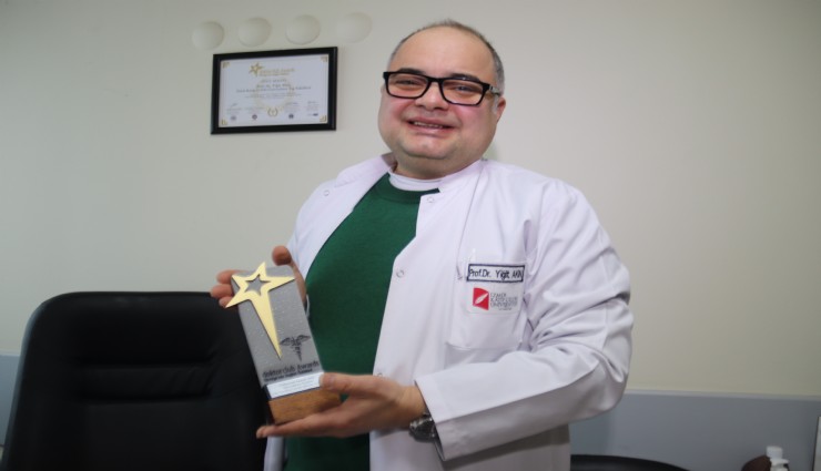 'Yılın Yenilikçi Cerrahi Bilimler Doktoru' ödülü İzmir'e