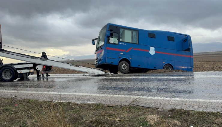 Afyonkarahisar'da cezaevi aracı devrildi: Yaralananların isimleri belli oldu