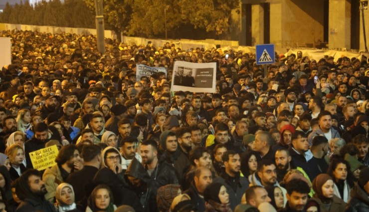 Asrın felaketinin 2'nci yıl dönümünde Hatay'da binlerce vatandaş sessiz yürüyüş gerçekleştirdi