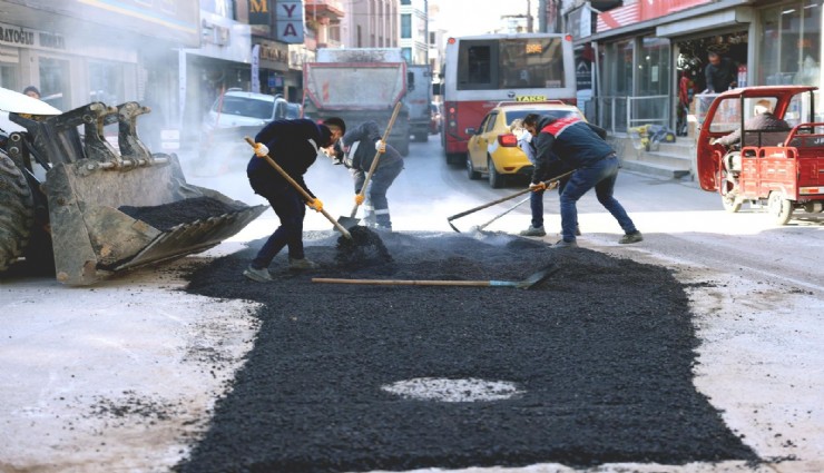 Bayraklı'da asfalt çalışmaları sürüyor