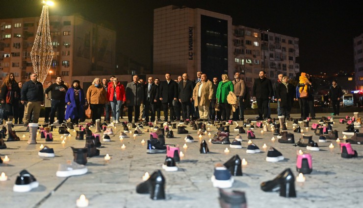 Bornova Cumhuriyet Meydanı'nda 613 çift ayakkabı ile sessiz çığlık