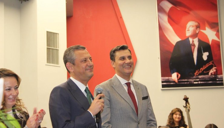 CHP Genel Başkanı Özel, Manisa'da senfoni konserine katıldı