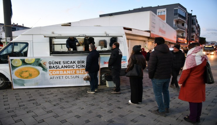 Çiğli Belediyesi'nden vatandaşlara sıcak çorba ikramı