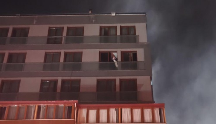 Denizli’de yangın dehşeti: 7 katlı rezidansta mahsur kalanlar kurtarılıyor
