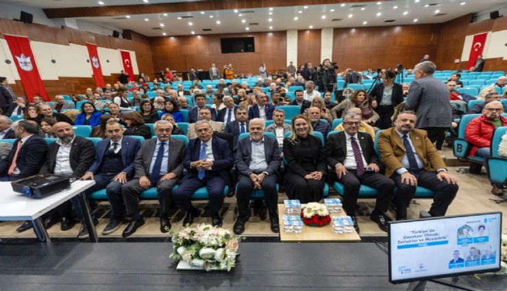 Gazetecilerin sorunları Konak’ta konuşuldu
