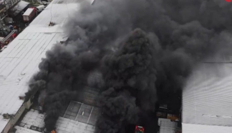 İstanbul'da Çevre Sanayi Sitesi’ndeki kauçuk imalathanesinde yangın