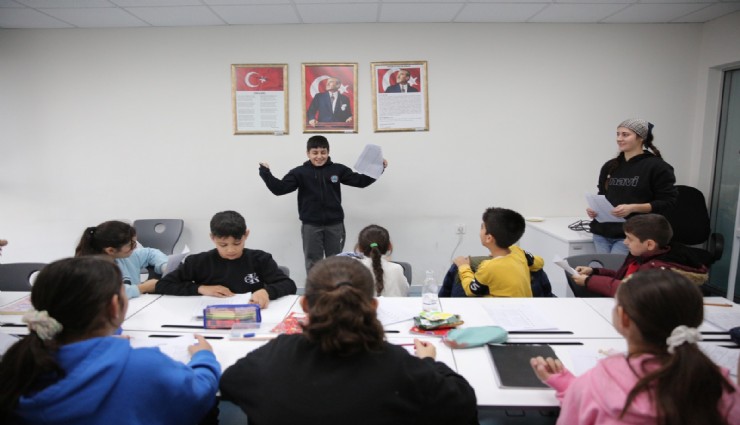Konak’ta 7’den 77’ye İngilizce konuşma kulübü