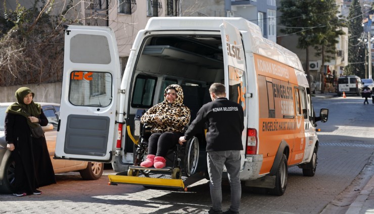 Konak’ta ‘Engelsiz Servis’le hayata engel yok