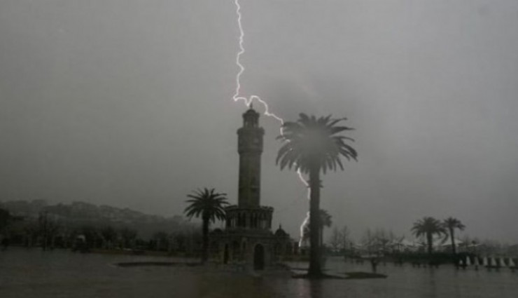 Şemsiye almadan çıkmayın: İzmir'de iki günlük sağanak etkisi