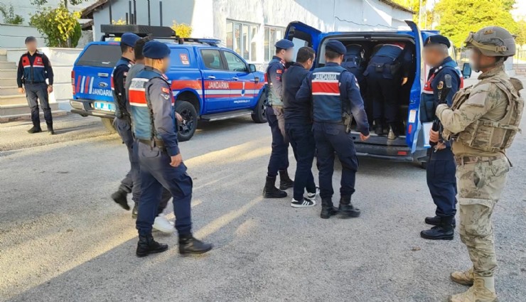 İzmir dahil 7 ilde suç örgütlerine operasyon: 63 şüpheli yakalandı, 48’i tutuklandı