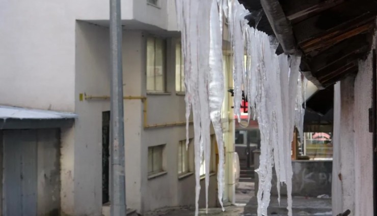 Türkiye'nin sibiryası: Eksi 27,7 derecede göller dondu, araçlar soğuktan çalışmadı