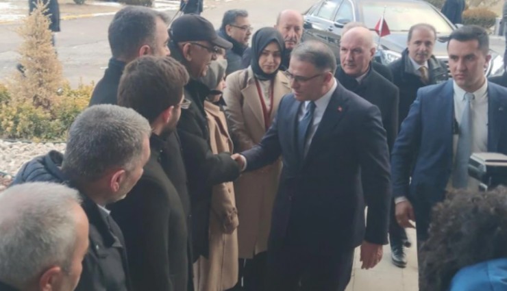 Van Büyükşehir Belediyesine kayyum olarak görevlendirilen Vali Balcı, belediyeye geldi