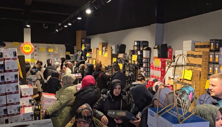 Zonguldak'ta mağaza açılışında izdiham