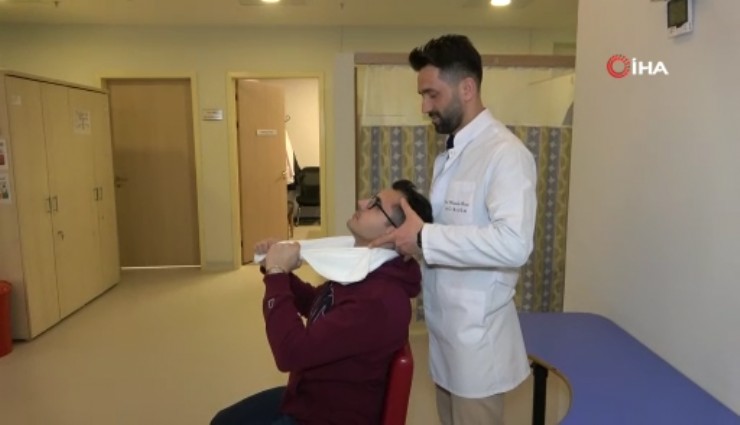 Aşırı telefon, bilgisayar kullananlar dikkat: ‘Text Neck’ sendromu tehlikesi
