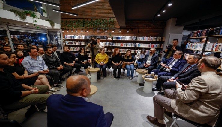 Başkan Tugay'dan gençlere çağrı: Siyasette genç insanlara ihtiyaç var, gelin, katılın