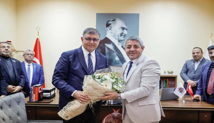 Başkan Tugay şehit yakınları ve gazi derneklerini ziyaret etti