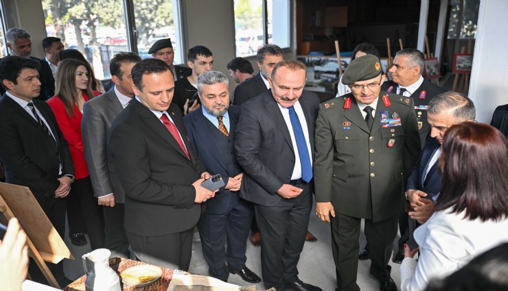 Bornova’da 18 Mart coşkusu ve şehitlere saygı