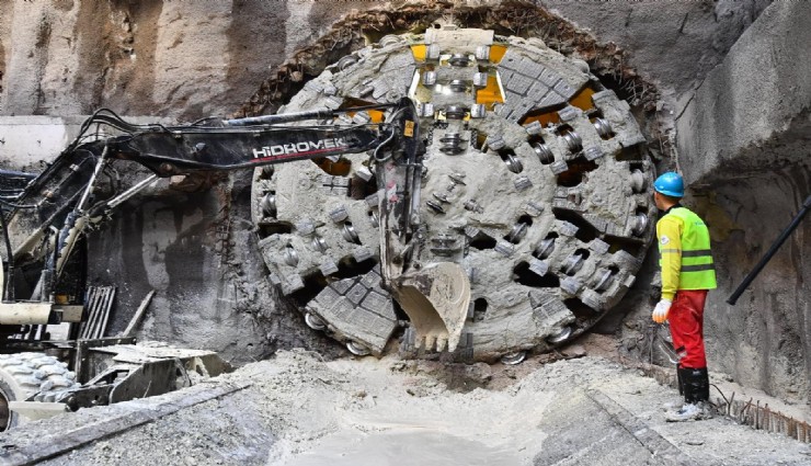 Buca Metrosu’nun tamamlanma oranı yüzde 50 seviyesine yaklaştı: Hasanağa Bahçesi İstasyonu’nda da ışık göründü