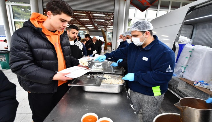 Büyükşehir'den öğrencilere 6 farklı noktada ücretsiz yemek