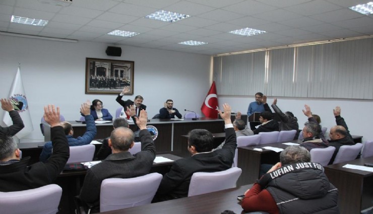 CHP'li Başkan Dönmez'in meclise sunduğu gündem maddesine CHP'li meclis üyeleri ret oyu verdi