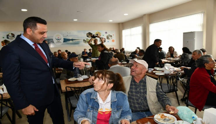 Çiğli Belediyesi’nden mahallelerde iftar sofraları