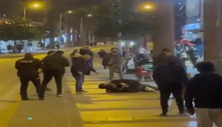 Denizli'de gençlerin tekme-tokat ve bıçaklı kavgasını polis güçlükle ayırdı