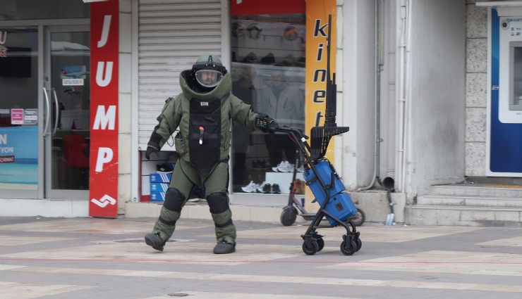 Denizli'de meydandaki boş çanta bomba paniğine neden oldu