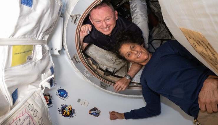 ISS'e gönderilen 4 astronot 9 aydır orada mahsur kalan Williams ve Wilmore tarafından karşılandı