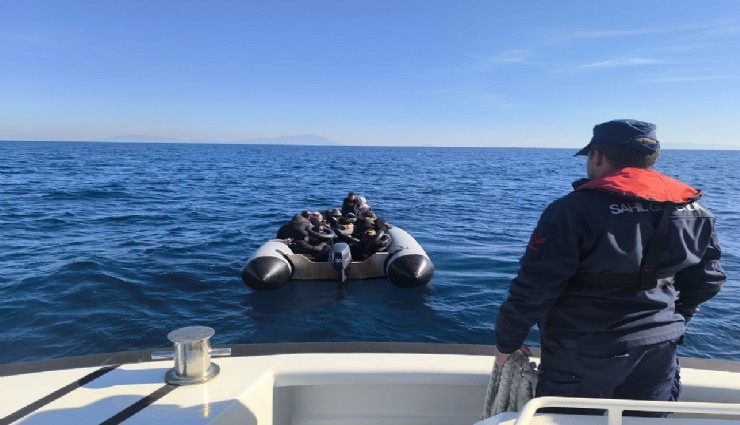 İzmir'de can pazarı:  55 göçmen kurtarıldı, 2 göçmen kaçakçısı yakalandı