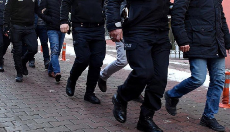 İzmir'de FETÖ/PDY operasyonu: 8 gözaltı