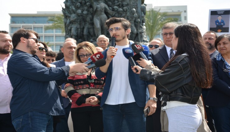 İzmir'de gazeteciler gözaltına alınan meslekdaşları için ses yükseltti: 'Özgürce gazetecilik yapmaktan başka dileğimiz yok'