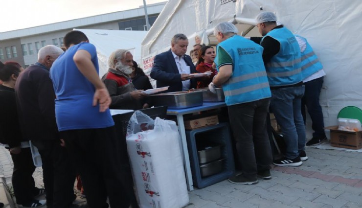 İzmir'de yükümlülerden 2 bin kişiye iftar