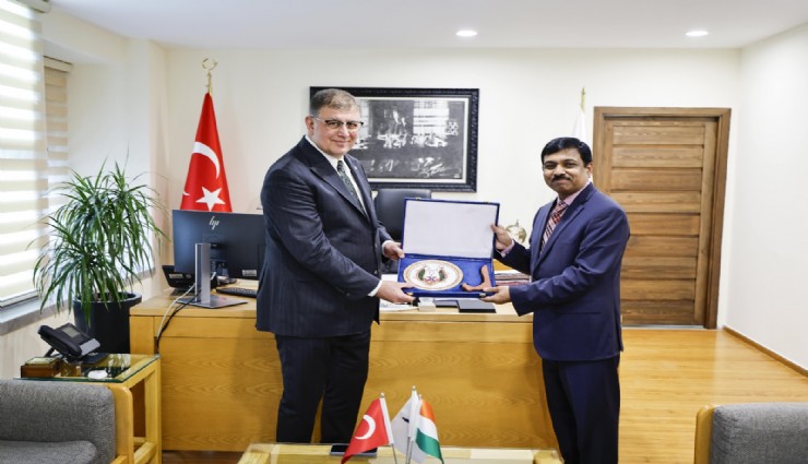 İzmir ile Hindistan arasındaki kültürel ilişkiler güçleniyor