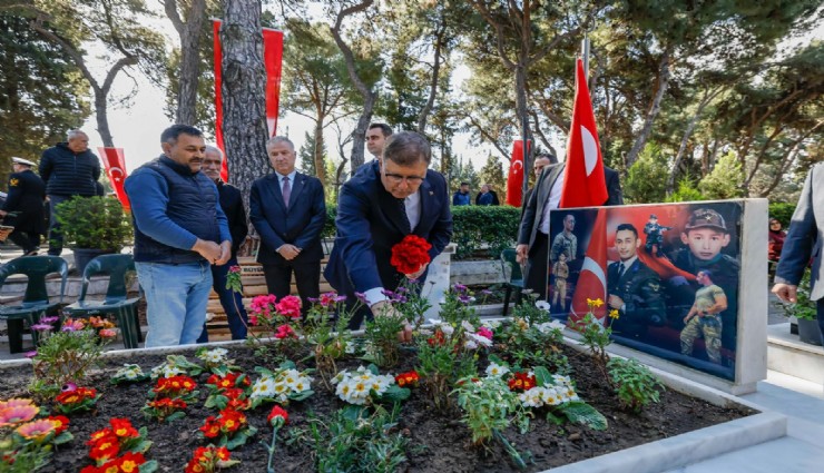 Kadifekale Şehitliği'nde duygulandıran tören