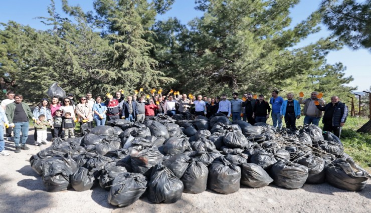 Konak’ta el ele orman temizliği: 2 saatte 750 poşet çöp toplandı