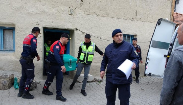 Kütahya'da karısını ve sevgilisi olduğunu iddia ettiği kişiyi pompalı tüfekle öldürdü