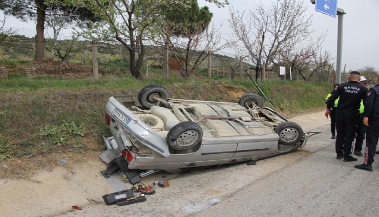 Manisa'da feci kaza: Takla atan araçta sıkışan yaşlı çift yaralandı