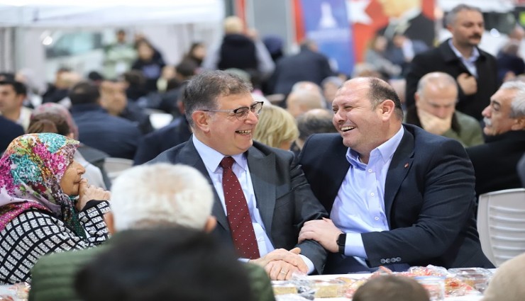 Menderes’te sosyal market ve ücretsiz çamaşırhane kapılarını açtı
