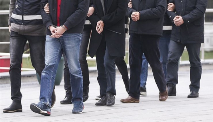 Silahlı tehdit savuran iki şüpheli İzmir'de gözaltına alındı