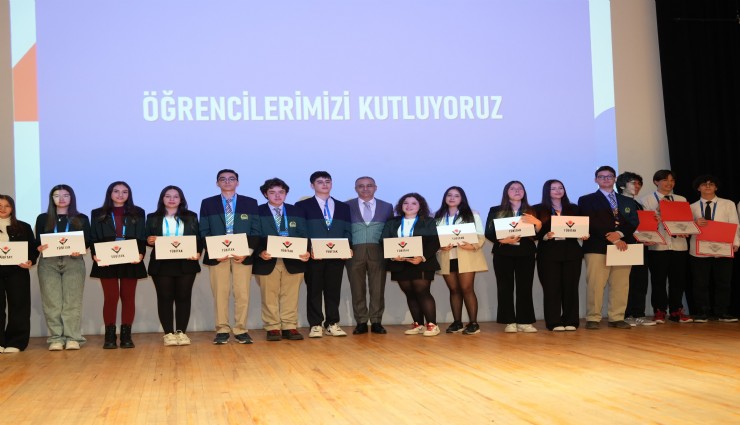 TÜBİTAK 2204 56. Lise öğrencileri Araştırma Projeleri Yarışması İzmir Bölge Sergisi ödül töreni, Büyük bir coşkucyla gerçekleştirildi