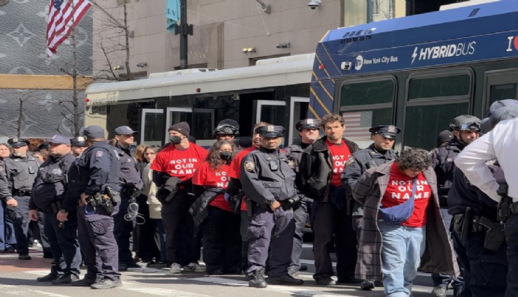Yahudi protestocular Trump Tower'ı işgal etti: 98 gözaltı