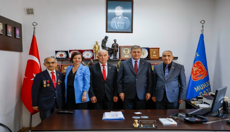 Başkan Tugay, gaziler ile biraraya geldi: Size hizmet etmek benim için onurdur