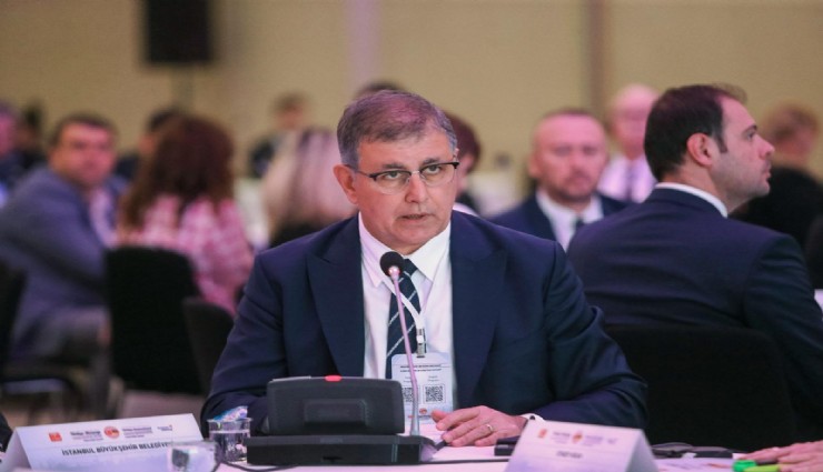 Başkan Tugay, Türkiye-Almanya Kardeş Şehirler Zirvesi’nde konuştu: Demokrasi tehdit altında