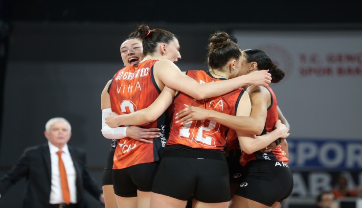 Eczacıbaşı Dynavit, AXA Sigorta Kupa Voley final biletini İzmir'de aldı