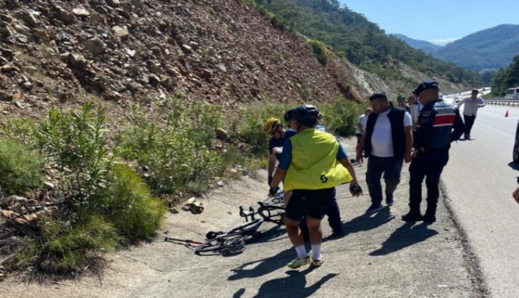 Fethiye'de otomobil bisikletli gruba çarptı: 3 yaralı