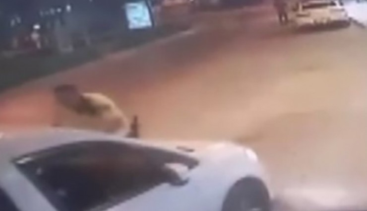 İzmir'de alkollü sürücü kendini durdurmak isteyen trafik polisini kaputta 500 metre sürükledi